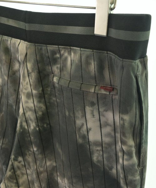 Supreme กางเกงขาสั้น