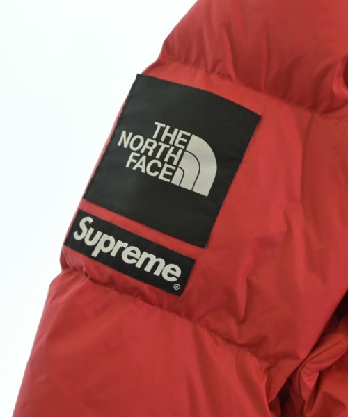 Supreme แจ็คเก็ตดาวน์/เสื้อกั๊ก