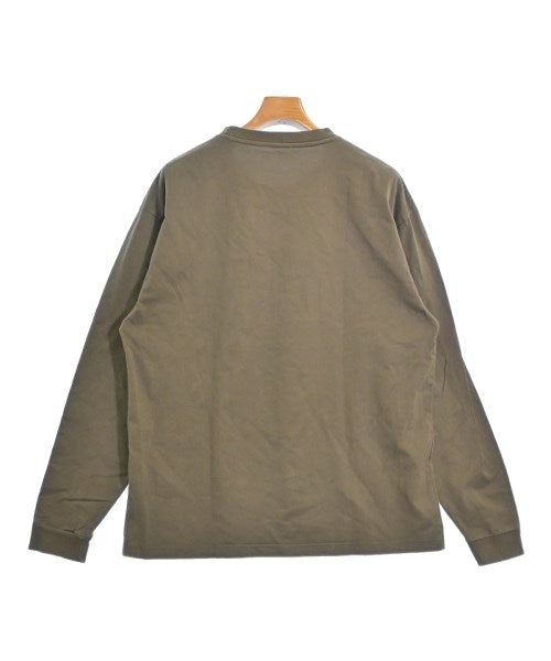 uniform experiment เสื้อยืด/เสื้อท็อปส์