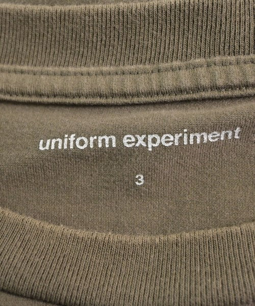 uniform experiment เสื้อยืด/เสื้อท็อปส์