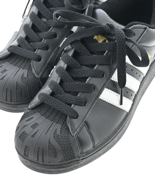 adidas รองเท้าผ้าใบ