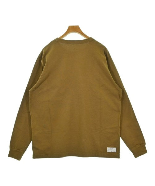 uniform experiment เสื้อยืด/เสื้อท็อปส์