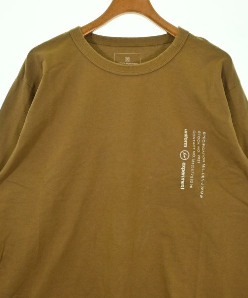 uniform experiment เสื้อยืด/เสื้อท็อปส์