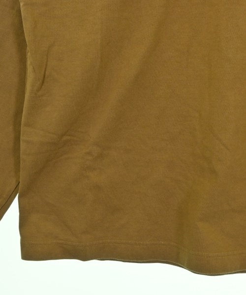 uniform experiment เสื้อยืด/เสื้อท็อปส์