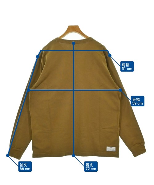 uniform experiment เสื้อยืด/เสื้อท็อปส์