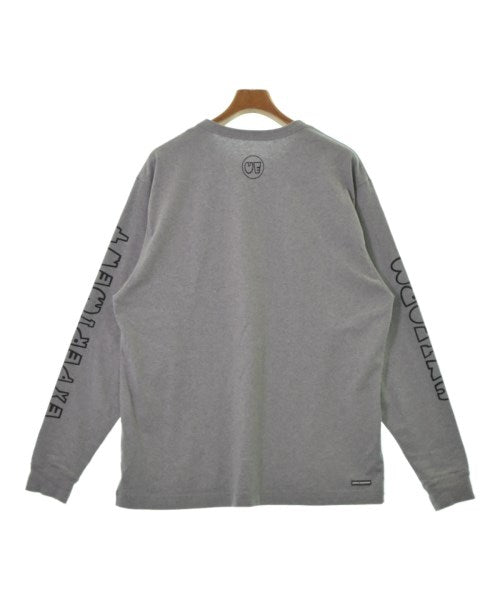 uniform experiment เสื้อยืด/เสื้อท็อปส์