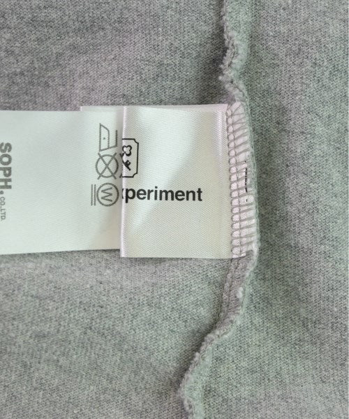 uniform experiment เสื้อยืด/เสื้อท็อปส์