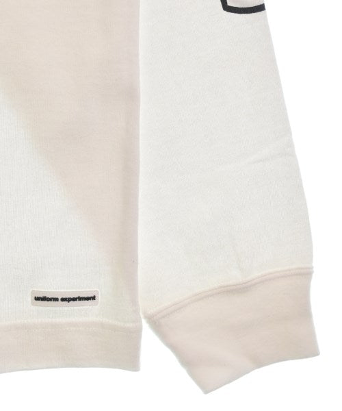 uniform experiment เสื้อยืด/เสื้อท็อปส์