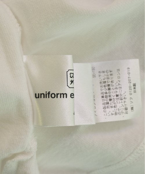 uniform experiment เสื้อยืด/เสื้อท็อปส์