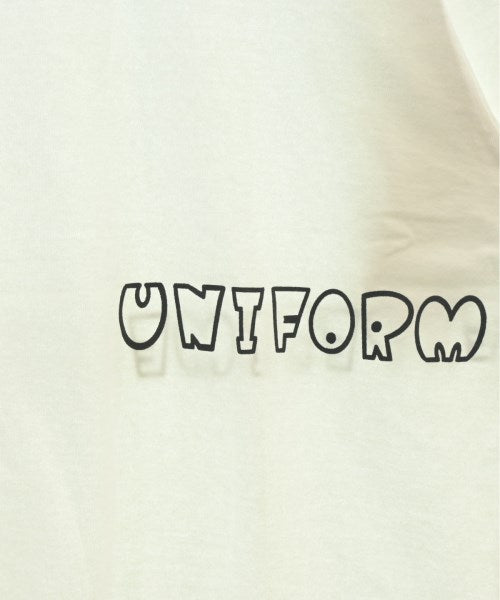 uniform experiment เสื้อยืด/เสื้อท็อปส์