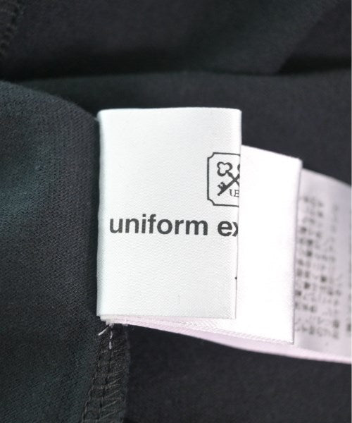 uniform experiment เสื้อยืด/เสื้อท็อปส์
