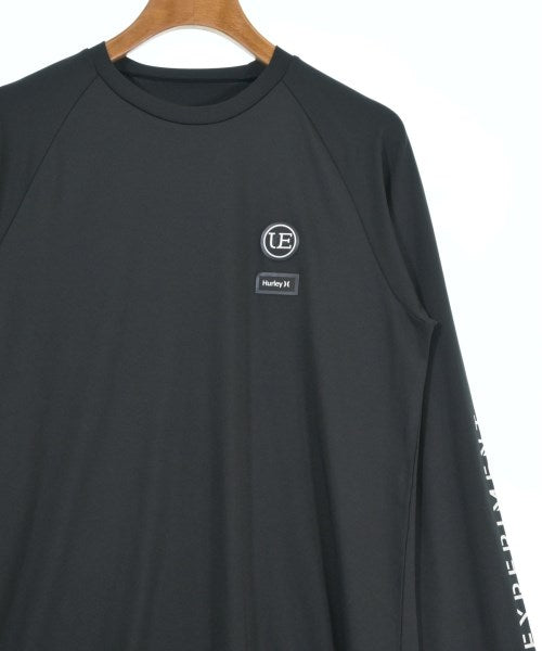 uniform experiment เสื้อยืด/เสื้อท็อปส์