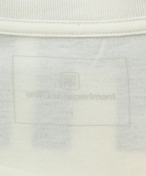 uniform experiment เสื้อยืด/เสื้อท็อปส์