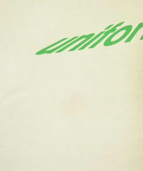 uniform experiment เสื้อยืด/เสื้อท็อปส์