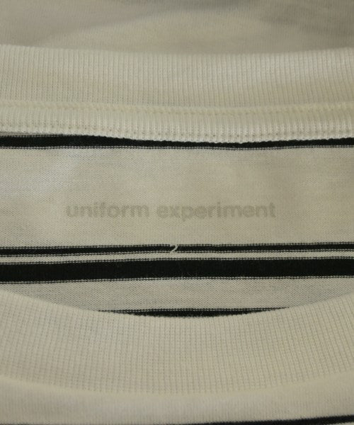 uniform experiment เสื้อยืด/เสื้อท็อปส์