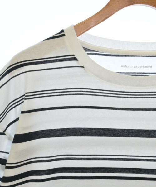 uniform experiment เสื้อยืด/เสื้อท็อปส์