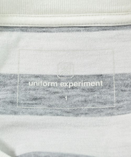 uniform experiment เสื้อยืด/เสื้อท็อปส์