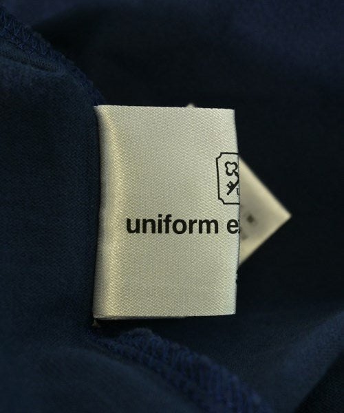 uniform experiment เสื้อยืด/เสื้อท็อปส์