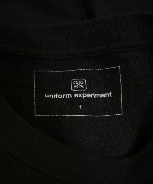 uniform experiment เสื้อยืด/เสื้อท็อปส์