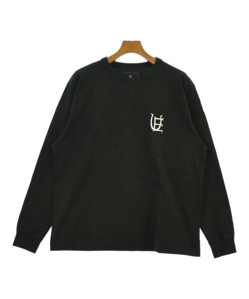 uniform experiment เสื้อยืด/เสื้อท็อปส์