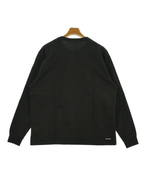 uniform experiment เสื้อยืด/เสื้อท็อปส์