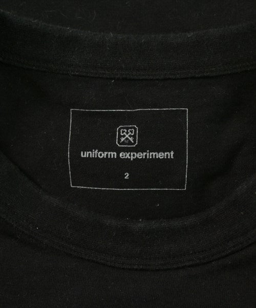 uniform experiment เสื้อยืด/เสื้อท็อปส์
