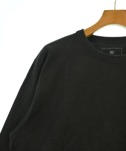 uniform experiment เสื้อยืด/เสื้อท็อปส์