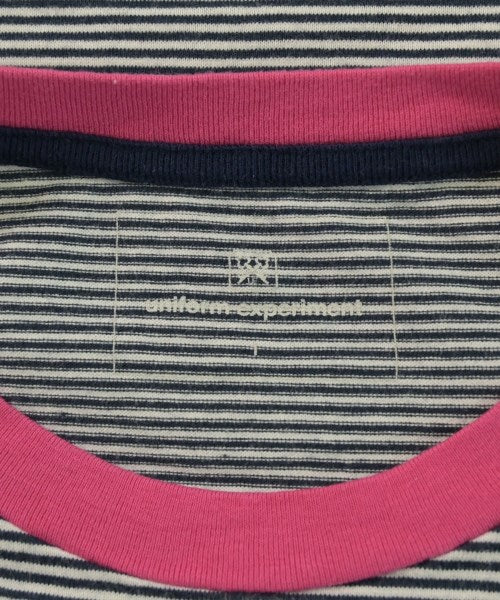 uniform experiment เสื้อยืด/เสื้อท็อปส์
