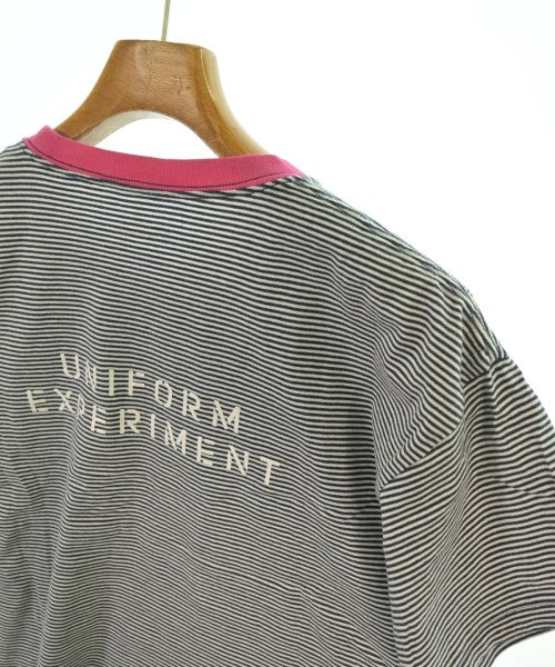 uniform experiment เสื้อยืด/เสื้อท็อปส์
