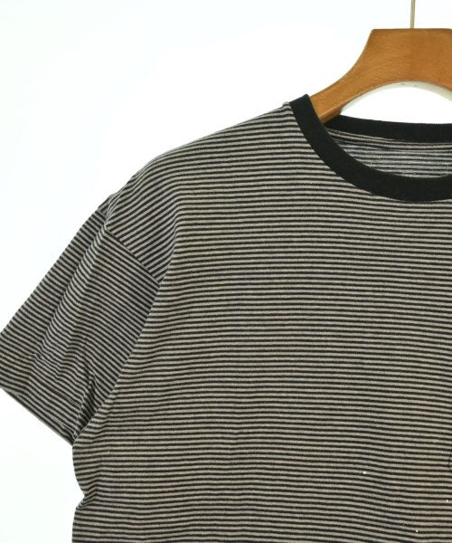 uniform experiment เสื้อยืด/เสื้อท็อปส์