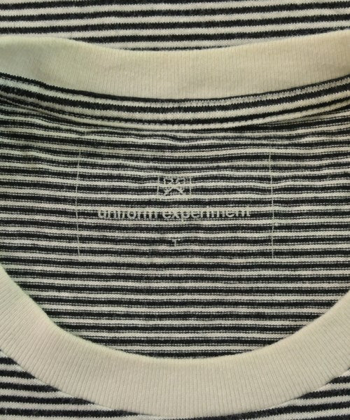 uniform experiment เสื้อยืด/เสื้อท็อปส์