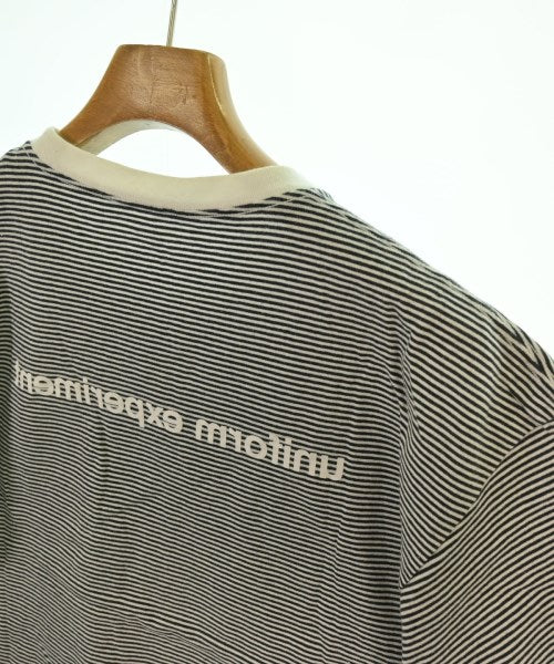 uniform experiment เสื้อยืด/เสื้อท็อปส์