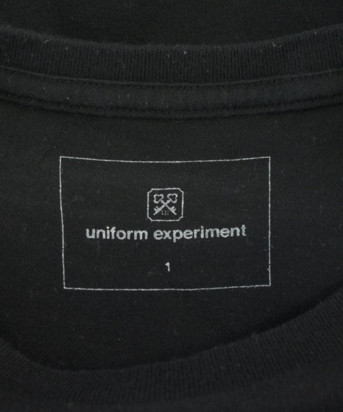 uniform experiment เสื้อยืด/เสื้อท็อปส์