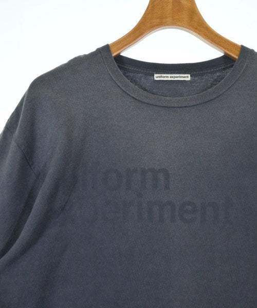 uniform experiment เสื้อยืด/เสื้อท็อปส์