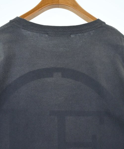 uniform experiment เสื้อยืด/เสื้อท็อปส์