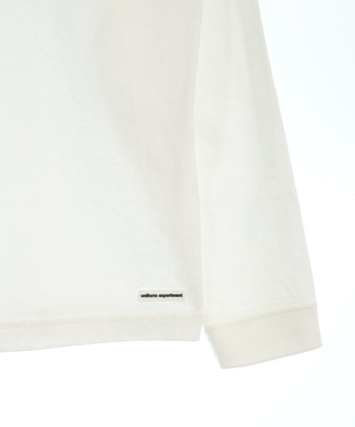 uniform experiment เสื้อยืด/เสื้อท็อปส์