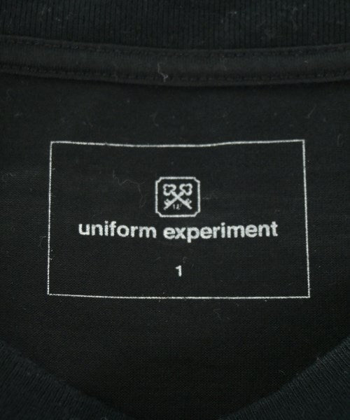 uniform experiment เสื้อยืด/เสื้อท็อปส์