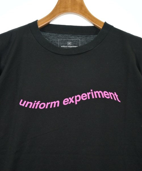 uniform experiment เสื้อยืด/เสื้อท็อปส์