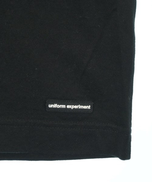 uniform experiment เสื้อยืด/เสื้อท็อปส์