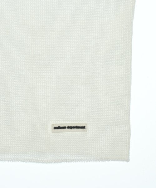 uniform experiment เสื้อยืด/เสื้อท็อปส์