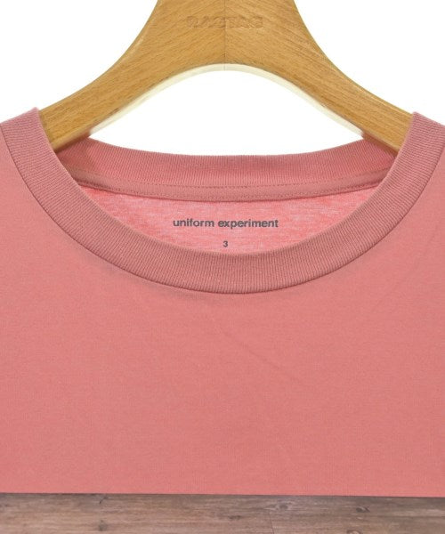 uniform experiment เสื้อยืด/เสื้อท็อปส์