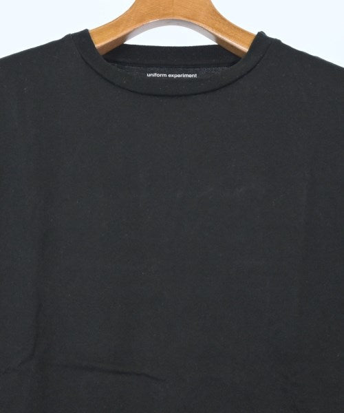 uniform experiment เสื้อยืด/เสื้อท็อปส์