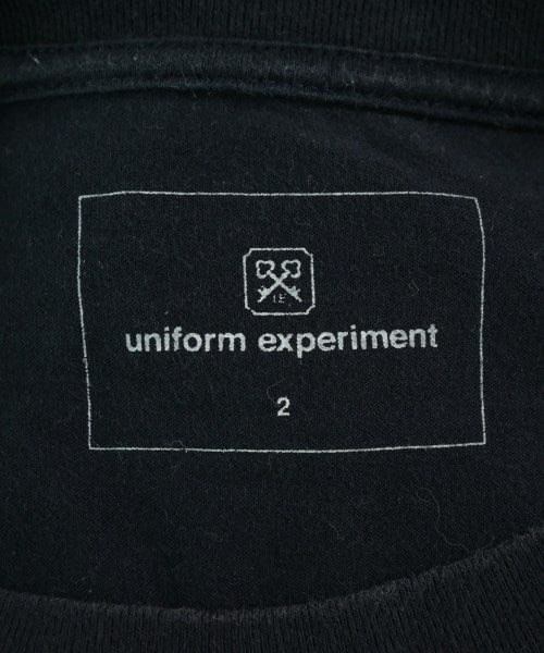 uniform experiment เสื้อยืด/เสื้อท็อปส์