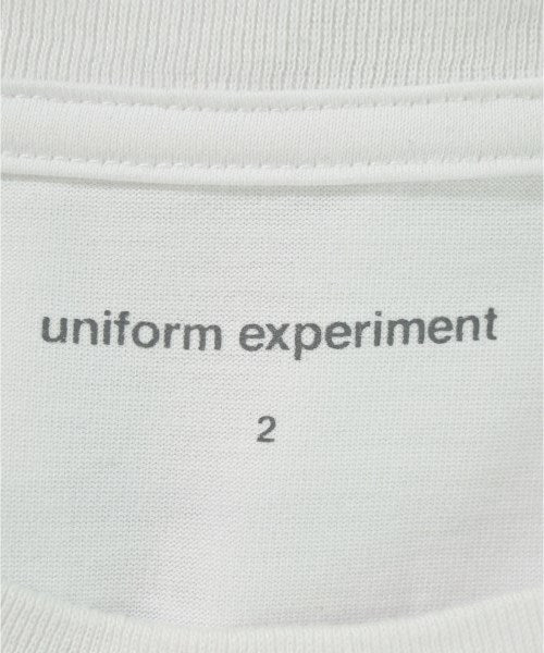 uniform experiment เสื้อยืด/เสื้อท็อปส์