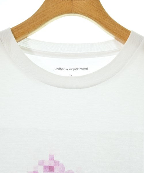 uniform experiment เสื้อยืด/เสื้อท็อปส์