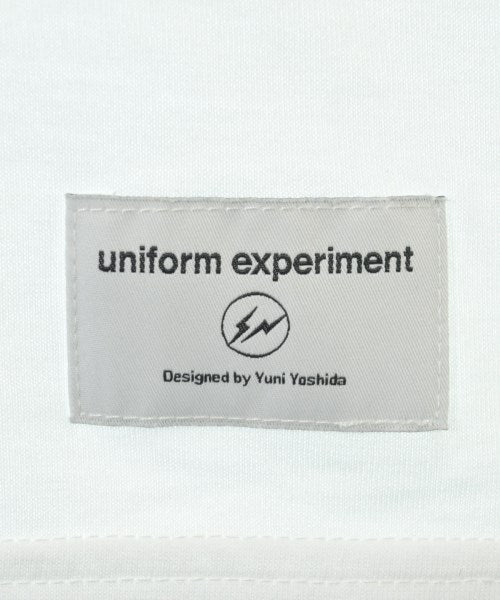 uniform experiment เสื้อยืด/เสื้อท็อปส์