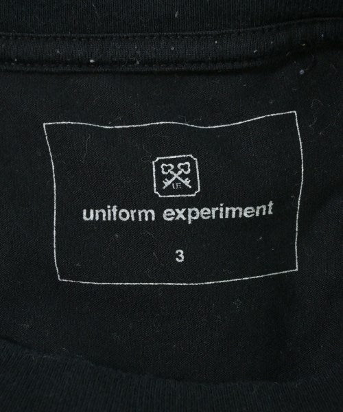 uniform experiment เสื้อยืด/เสื้อท็อปส์