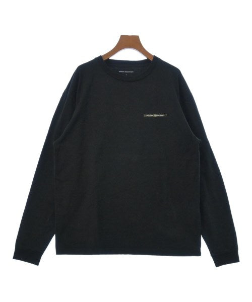 uniform experiment เสื้อยืด/เสื้อท็อปส์