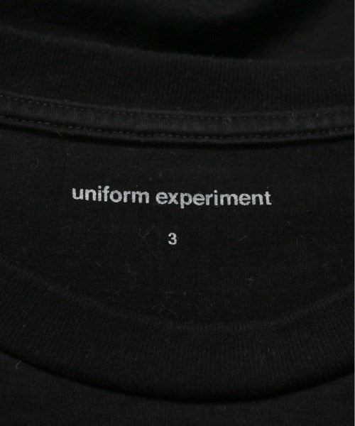 uniform experiment เสื้อยืด/เสื้อท็อปส์