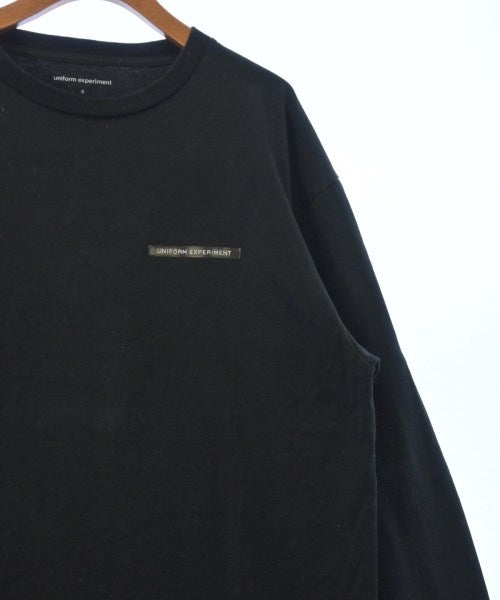 uniform experiment เสื้อยืด/เสื้อท็อปส์